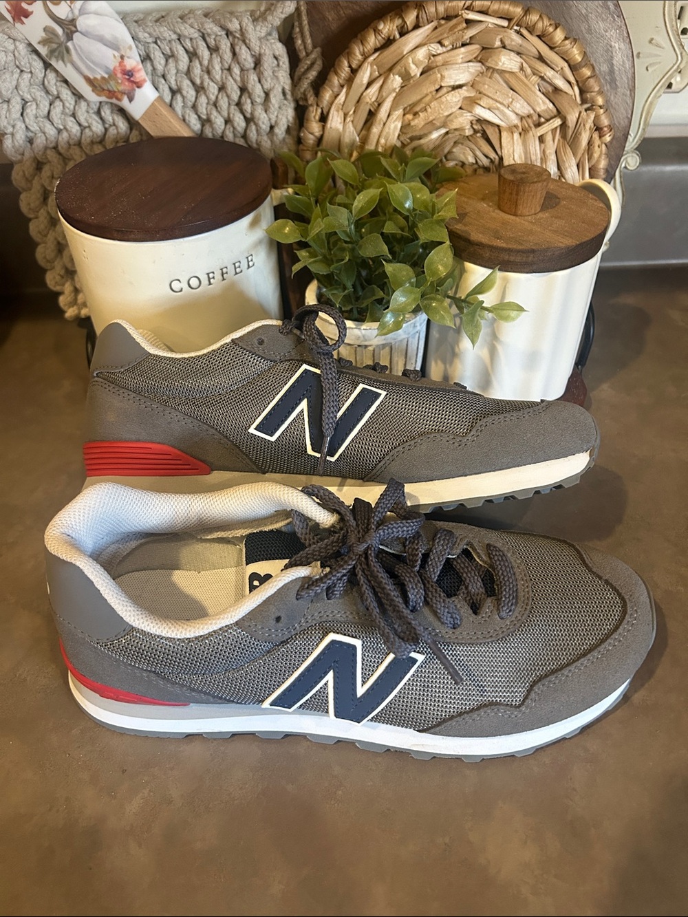 New Balance Men's Gray Retro Runner with Red trim Sz 8